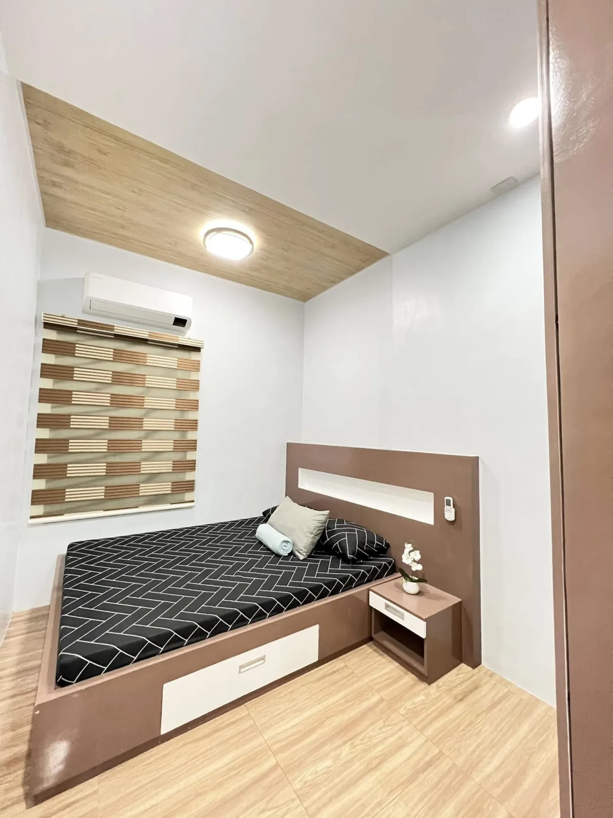 Bedroom, window side