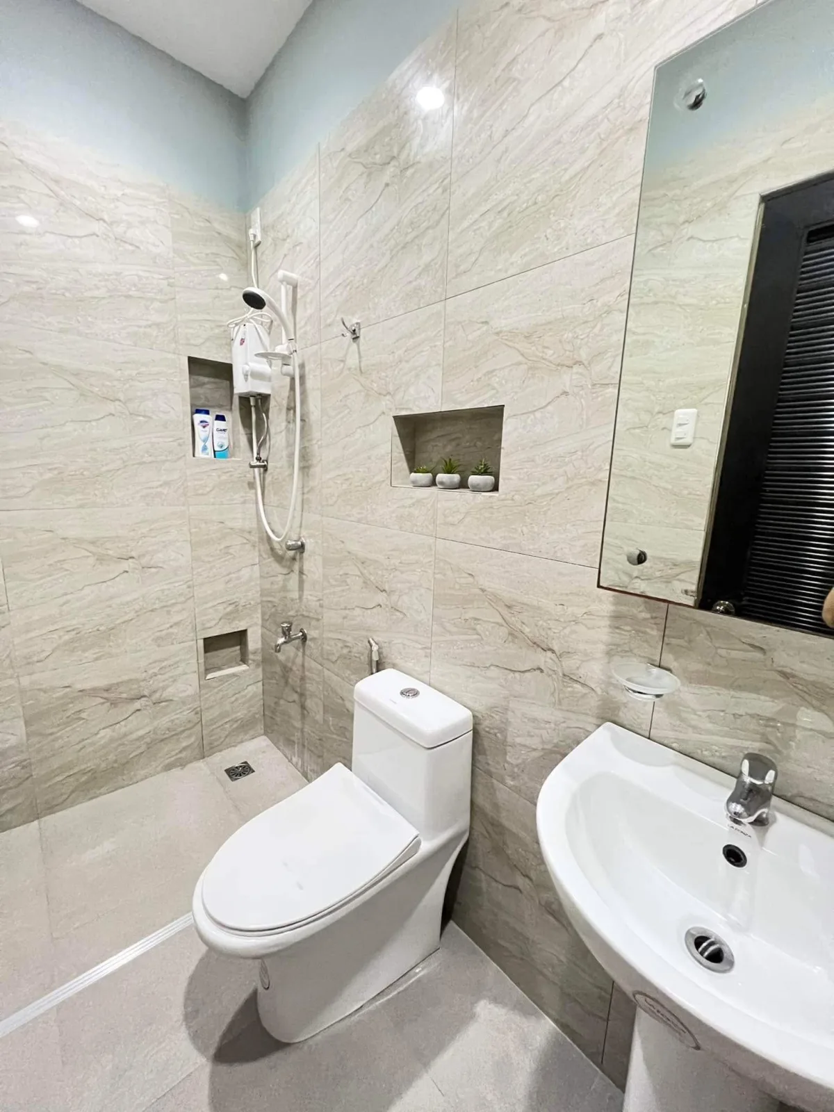 Hot and cold shower